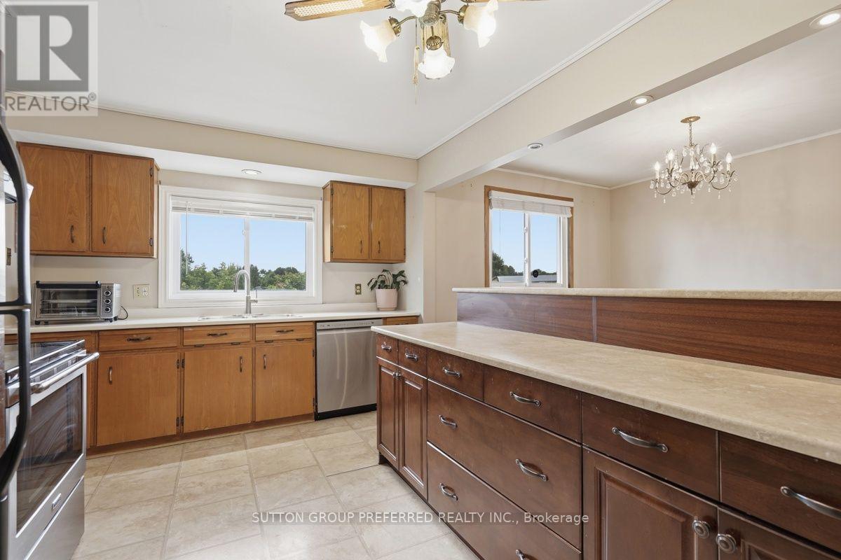 136 MENDIP CRESCENT - 11