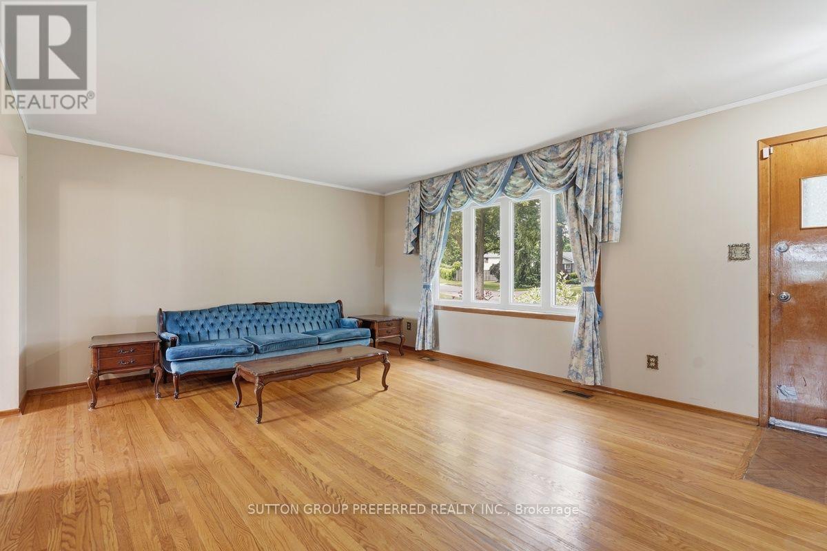 136 MENDIP CRESCENT - 8