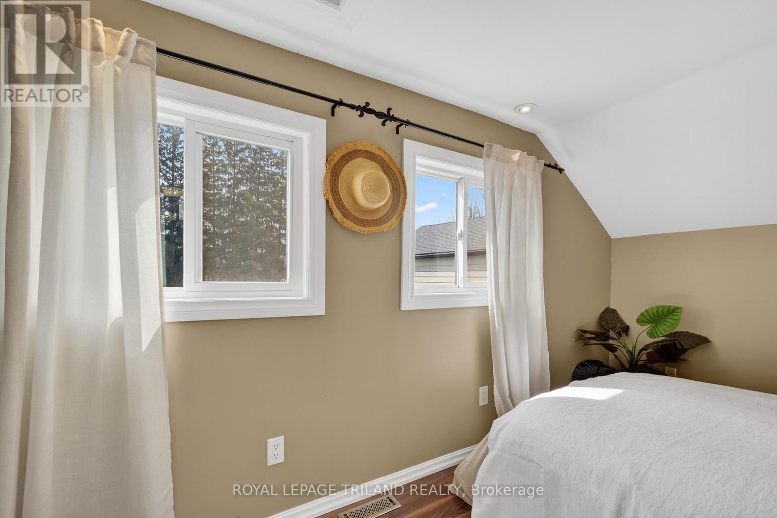 29 MARLBORO STREET - 24