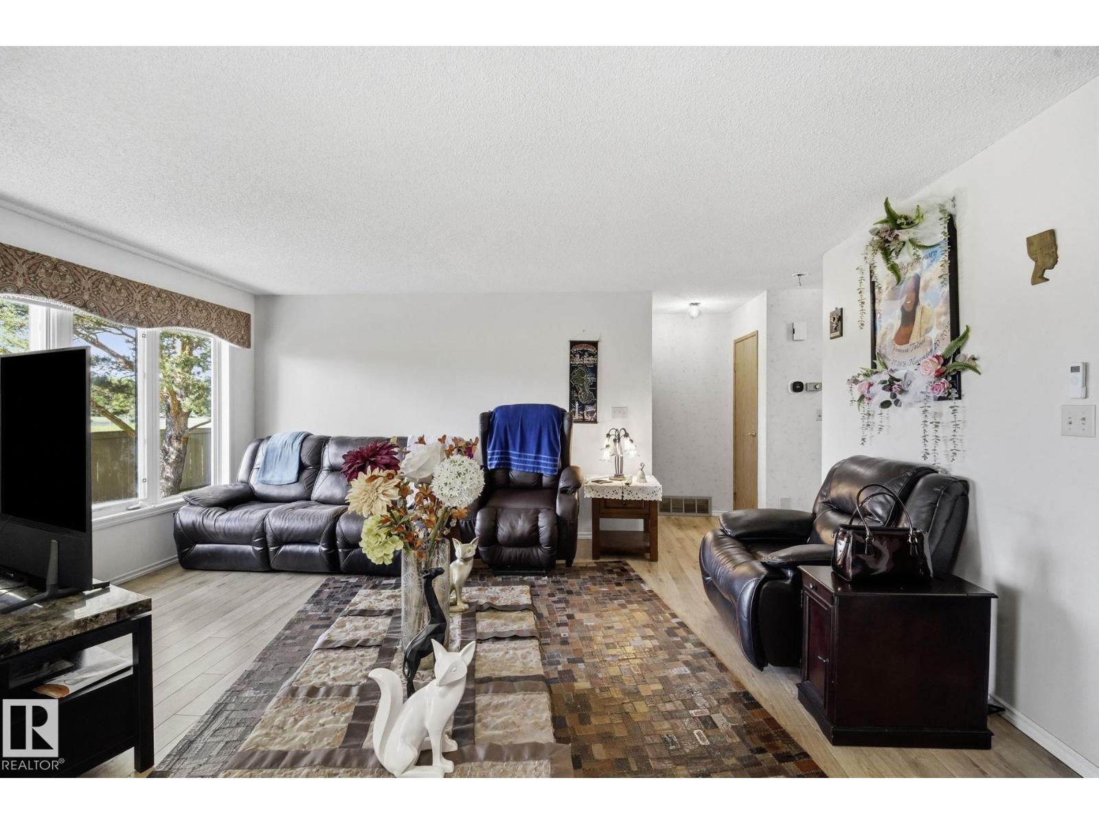 10840 25 AV NW - 10