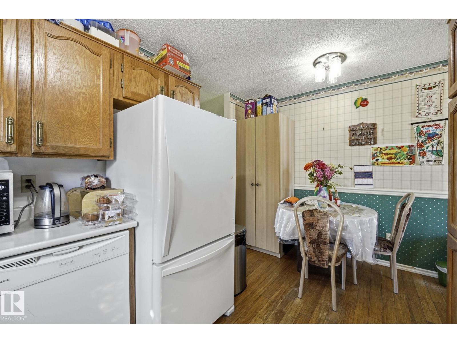 10840 25 AV NW - 16