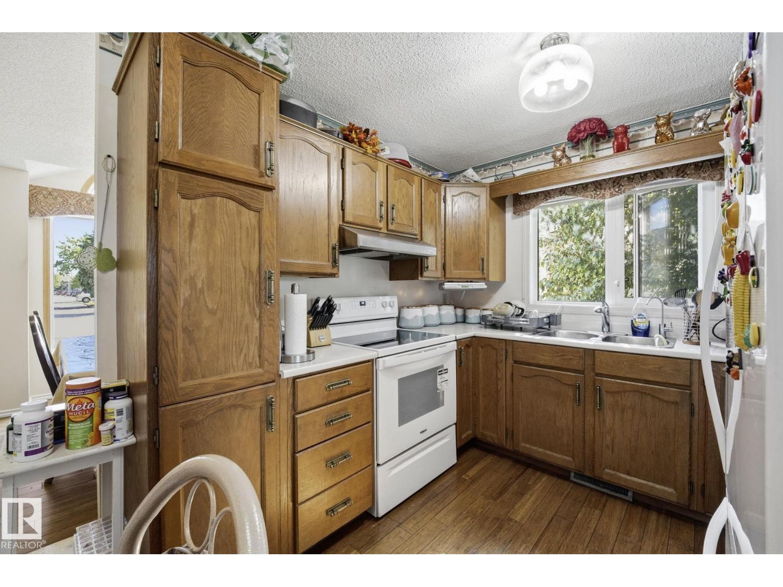 10840 25 AV NW - 17
