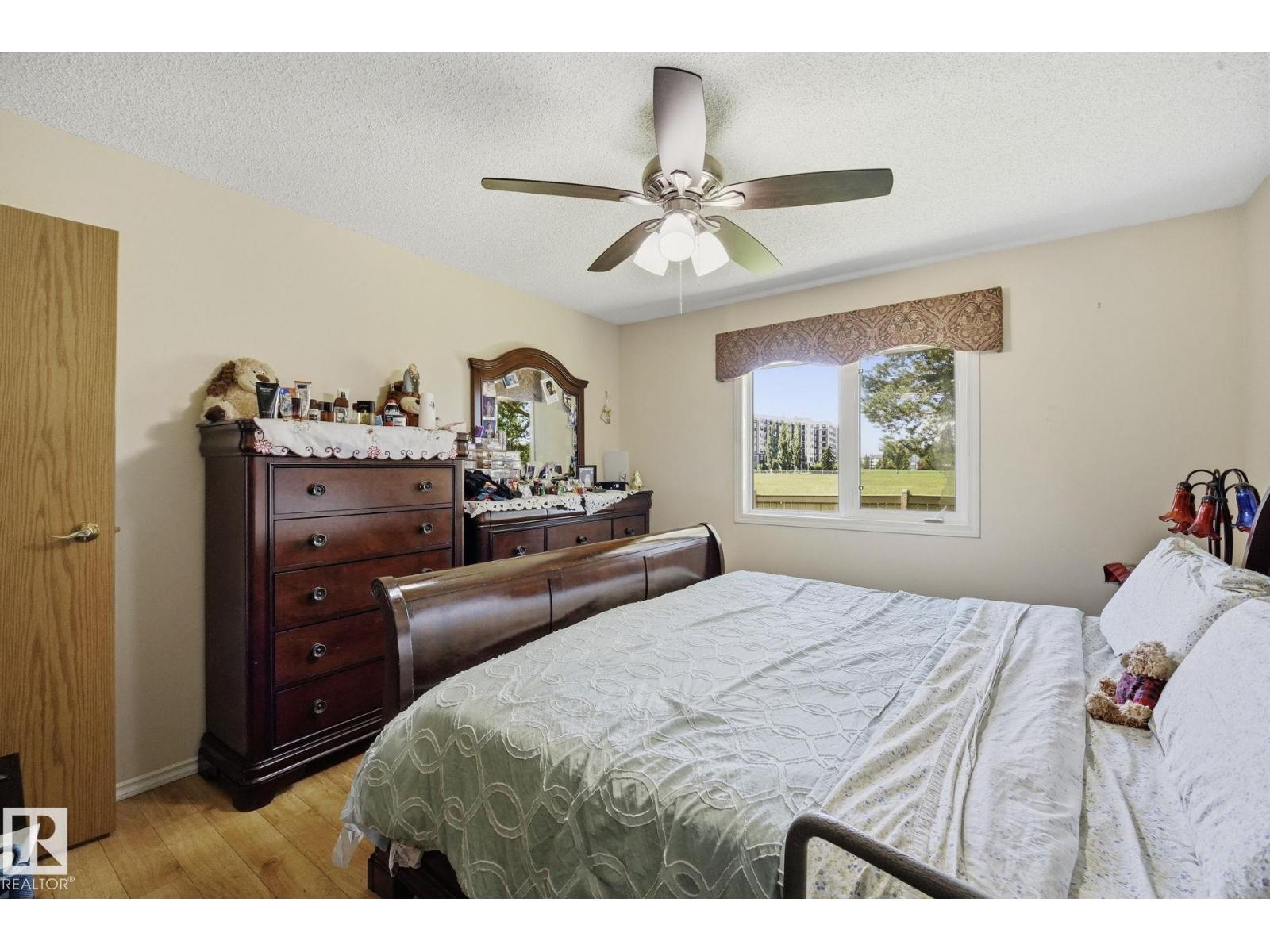 10840 25 AV NW - 22