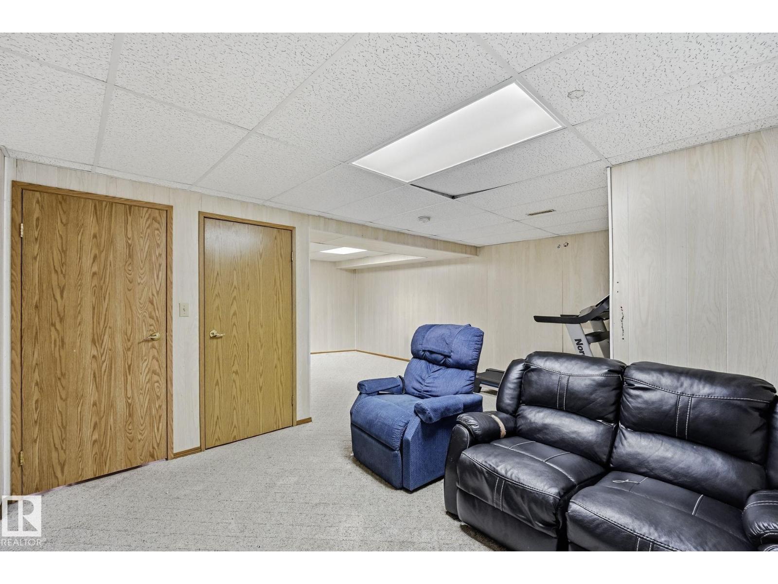 10840 25 AV NW - Image 29