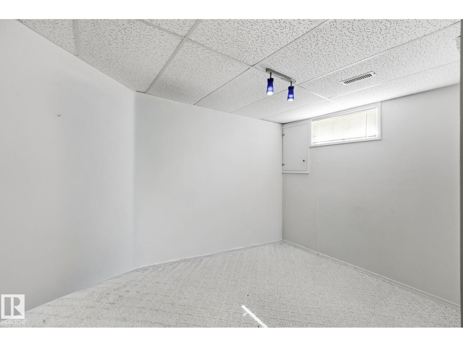 10840 25 AV NW - Image 32