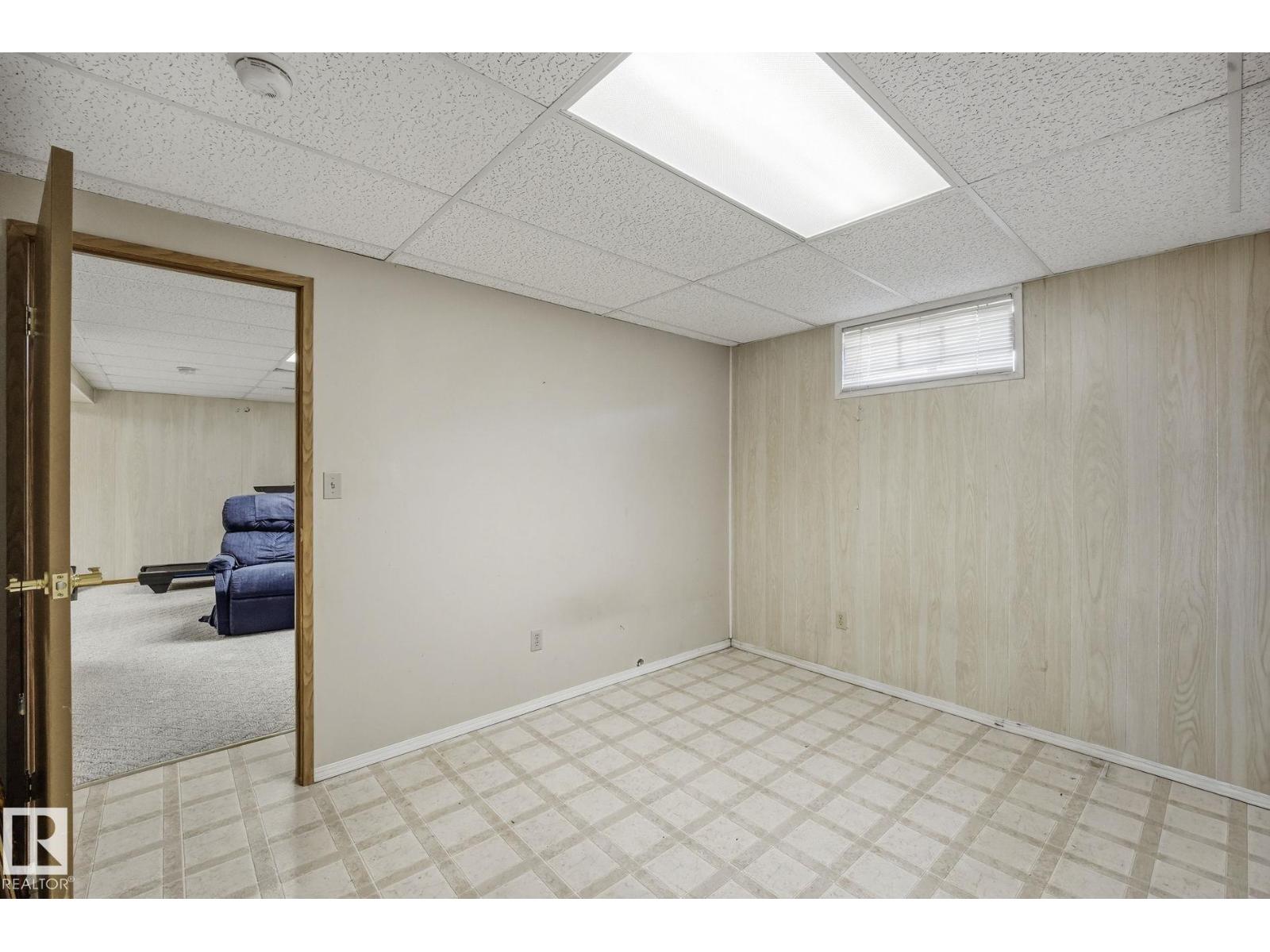 10840 25 AV NW - Image 33