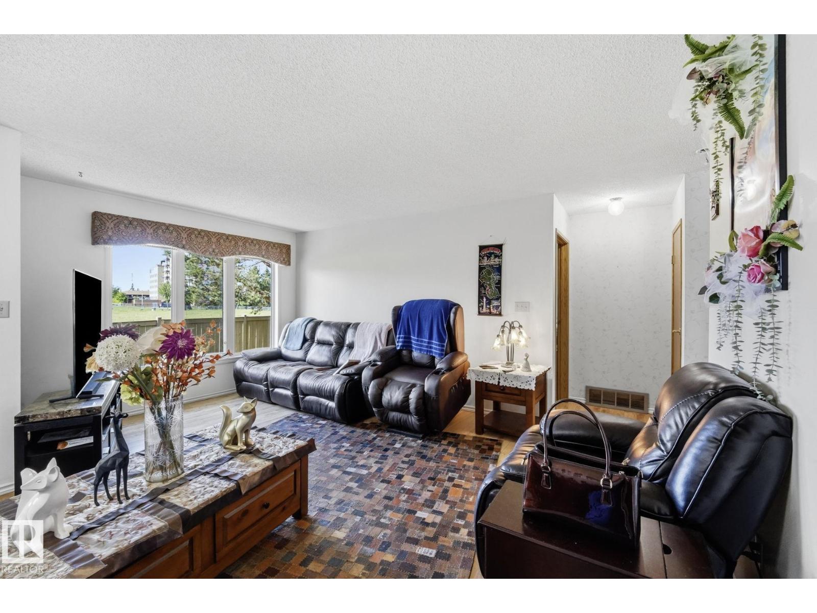 10840 25 AV NW - 7