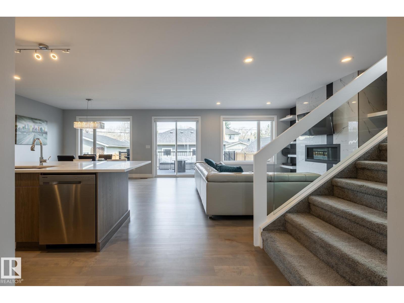 10936 71 AV NW - 11