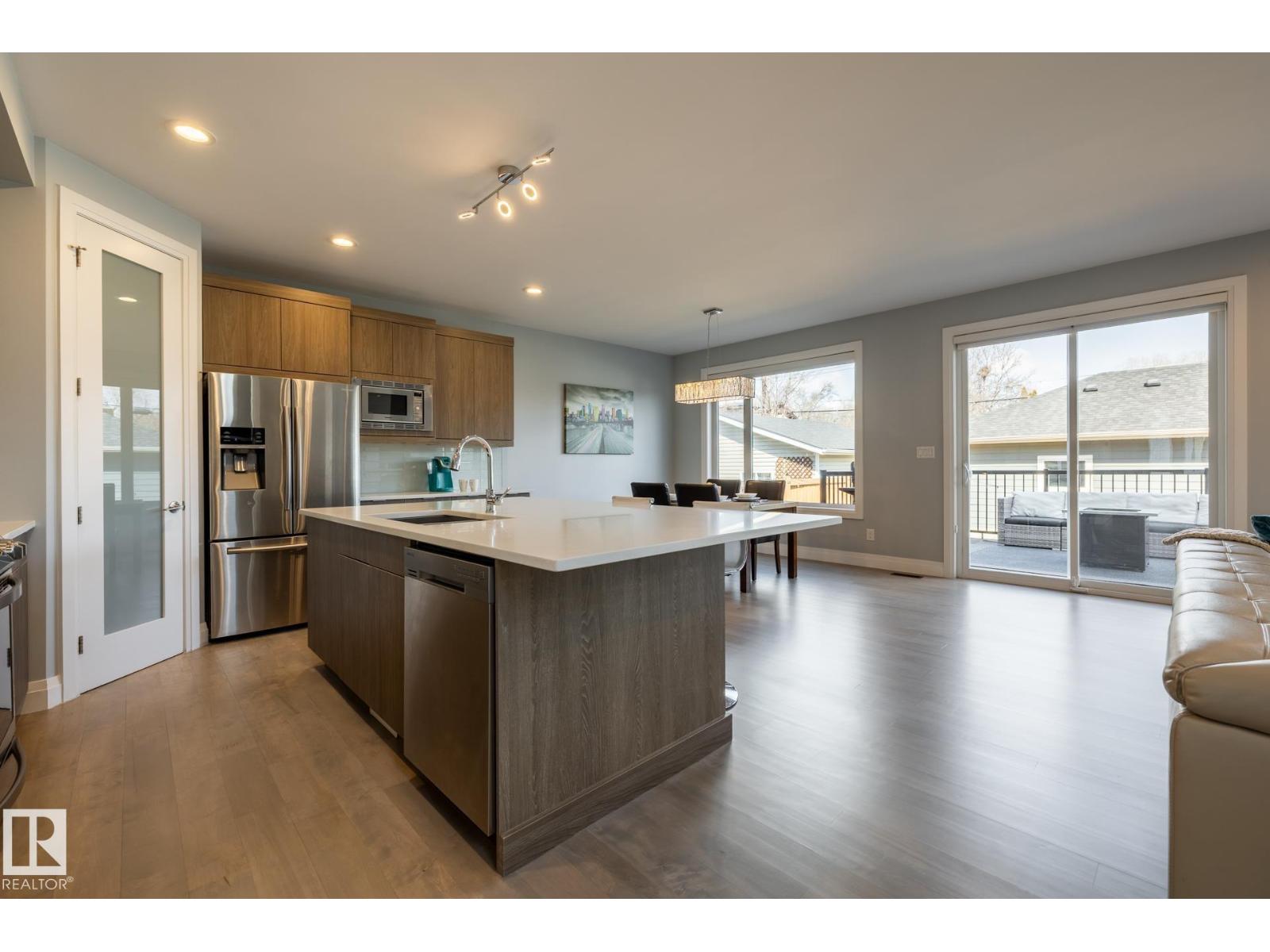10936 71 AV NW - 12