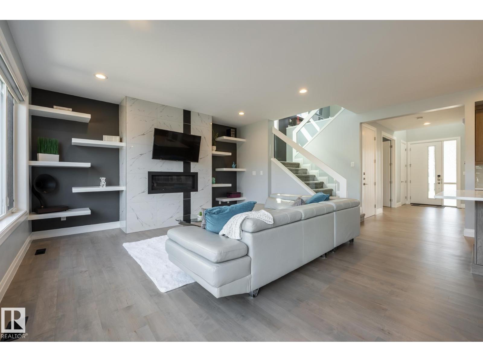 10936 71 AV NW - 17