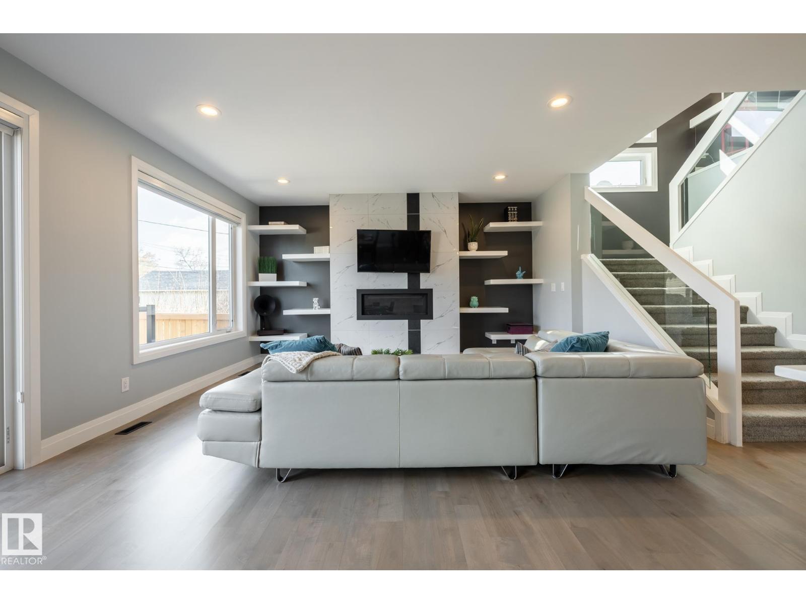 10936 71 AV NW - 18