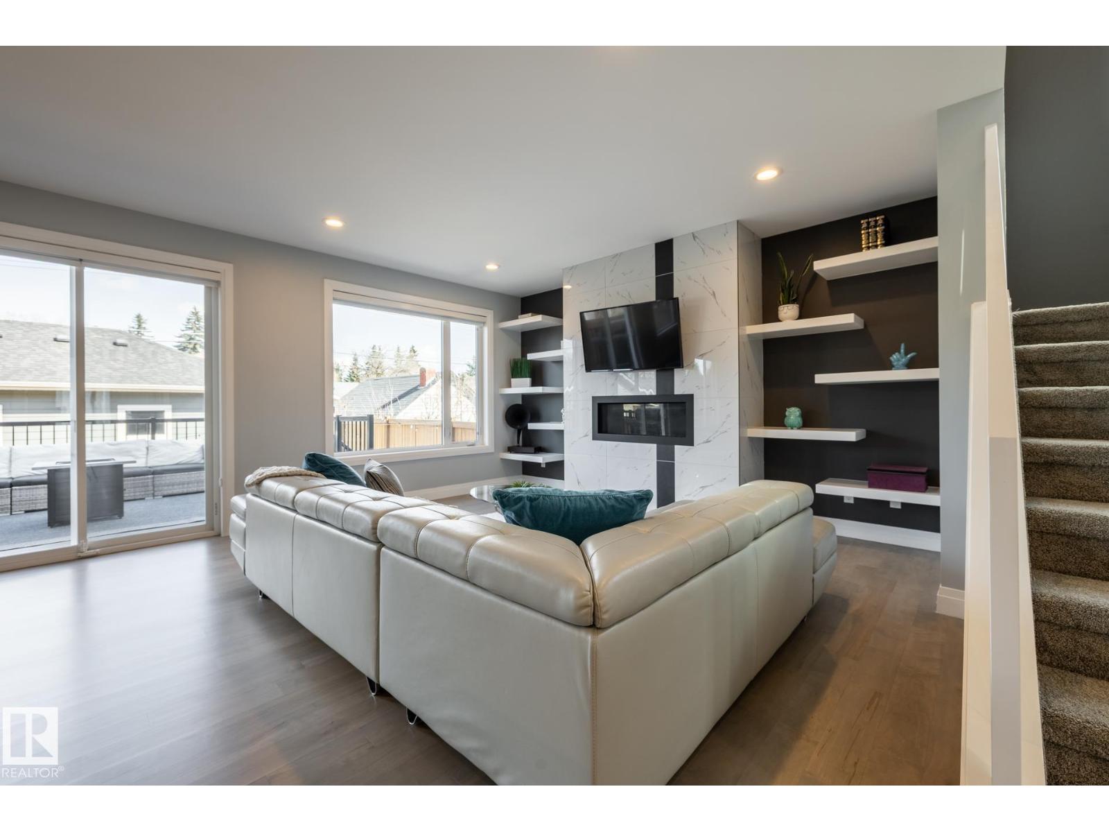 10936 71 AV NW - 19