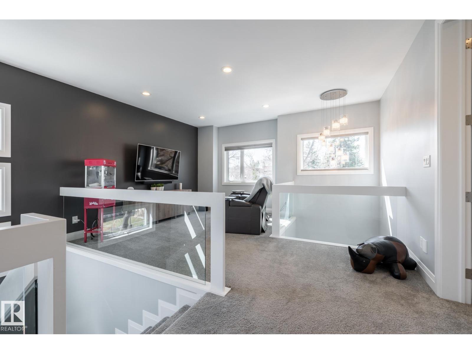 10936 71 AV NW - 23