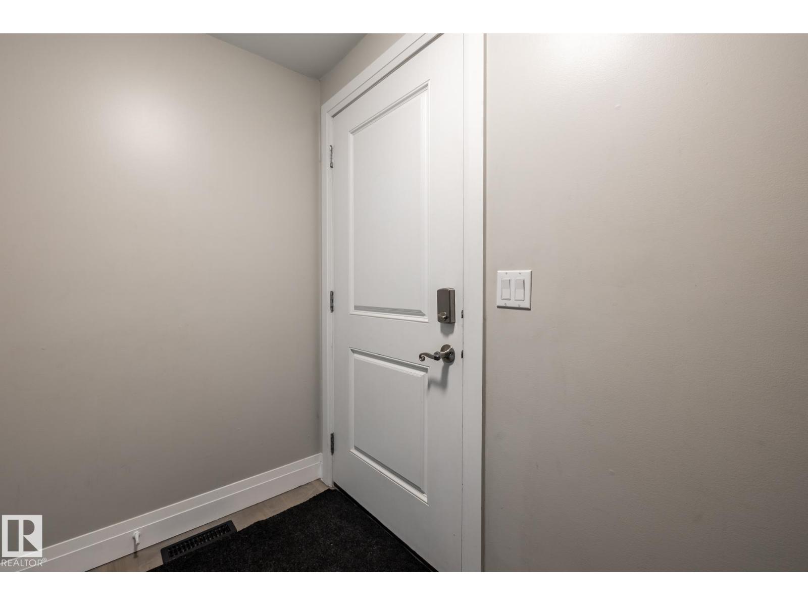 10936 71 AV NW - 44