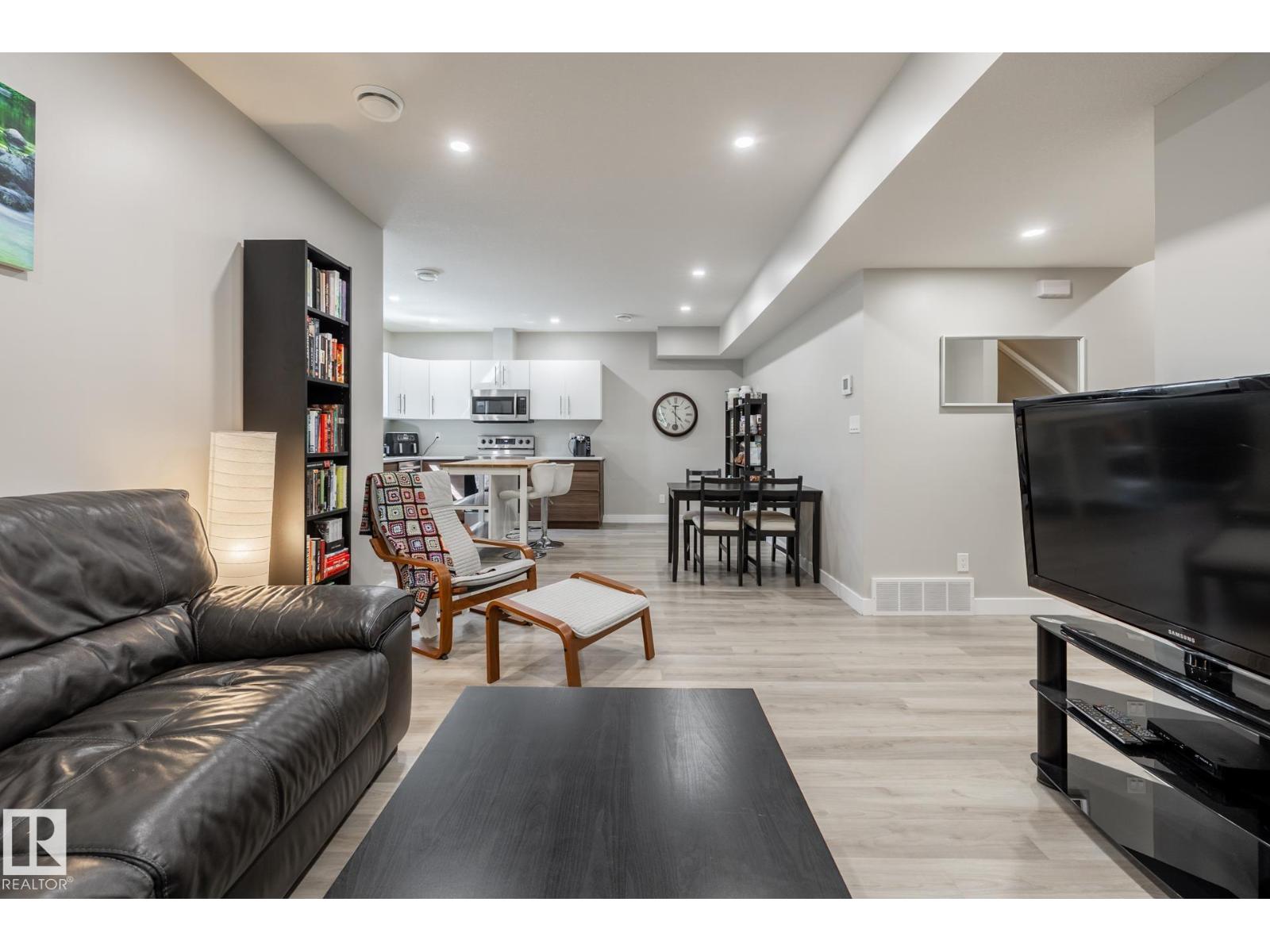 10936 71 AV NW - 46