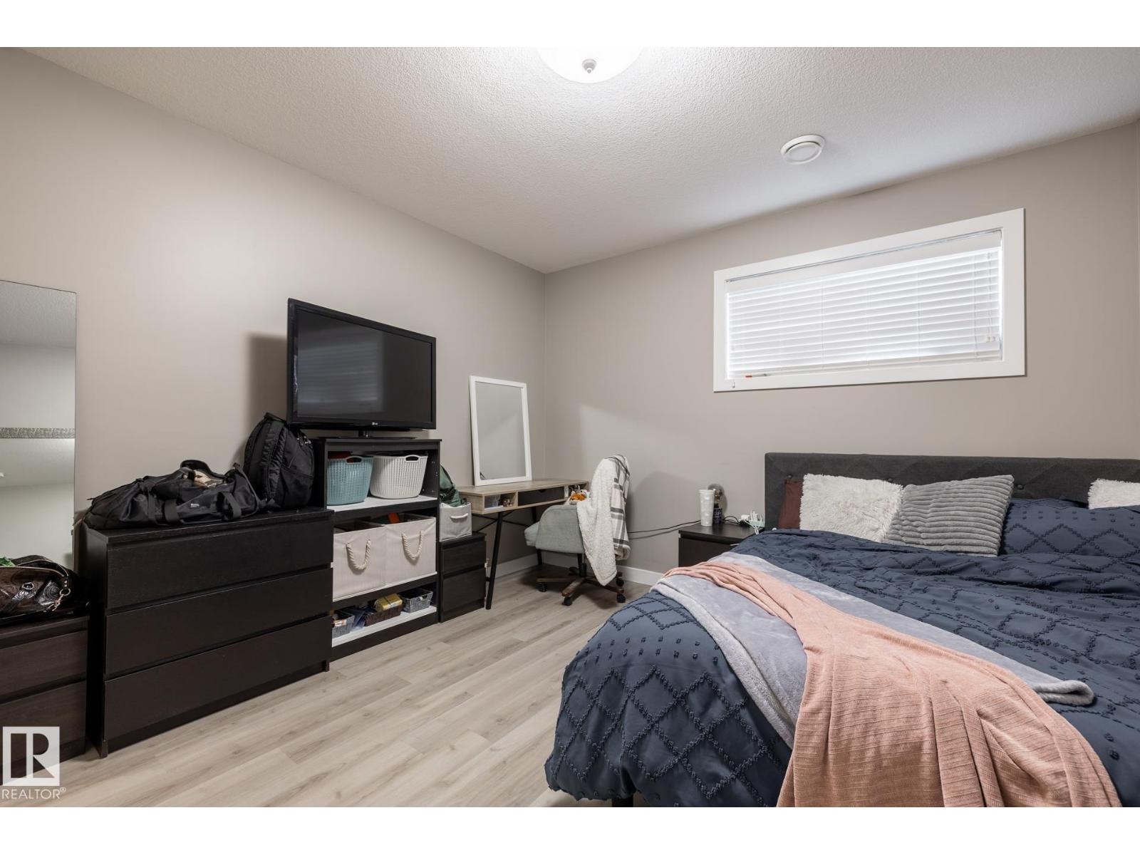 10936 71 AV NW - 52