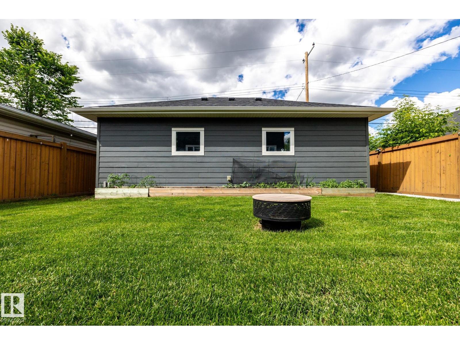 10936 71 AV NW - 64