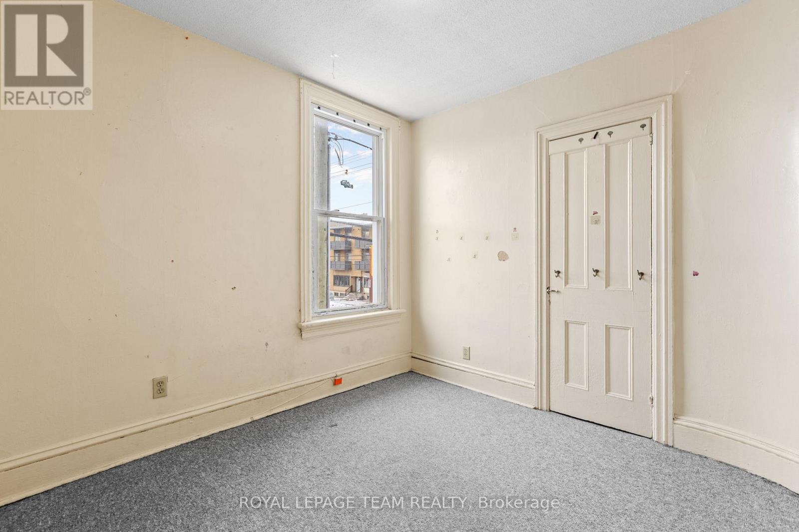 498 GLADSTONE AVENUE - 18