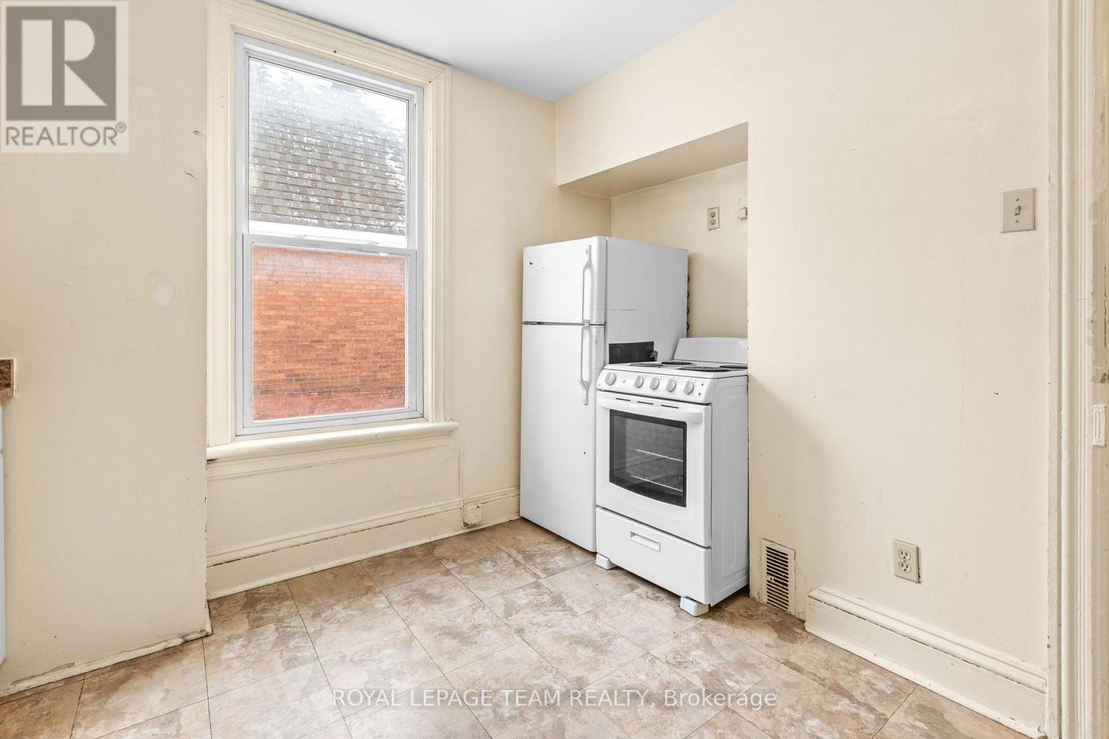 498 GLADSTONE AVENUE - 23
