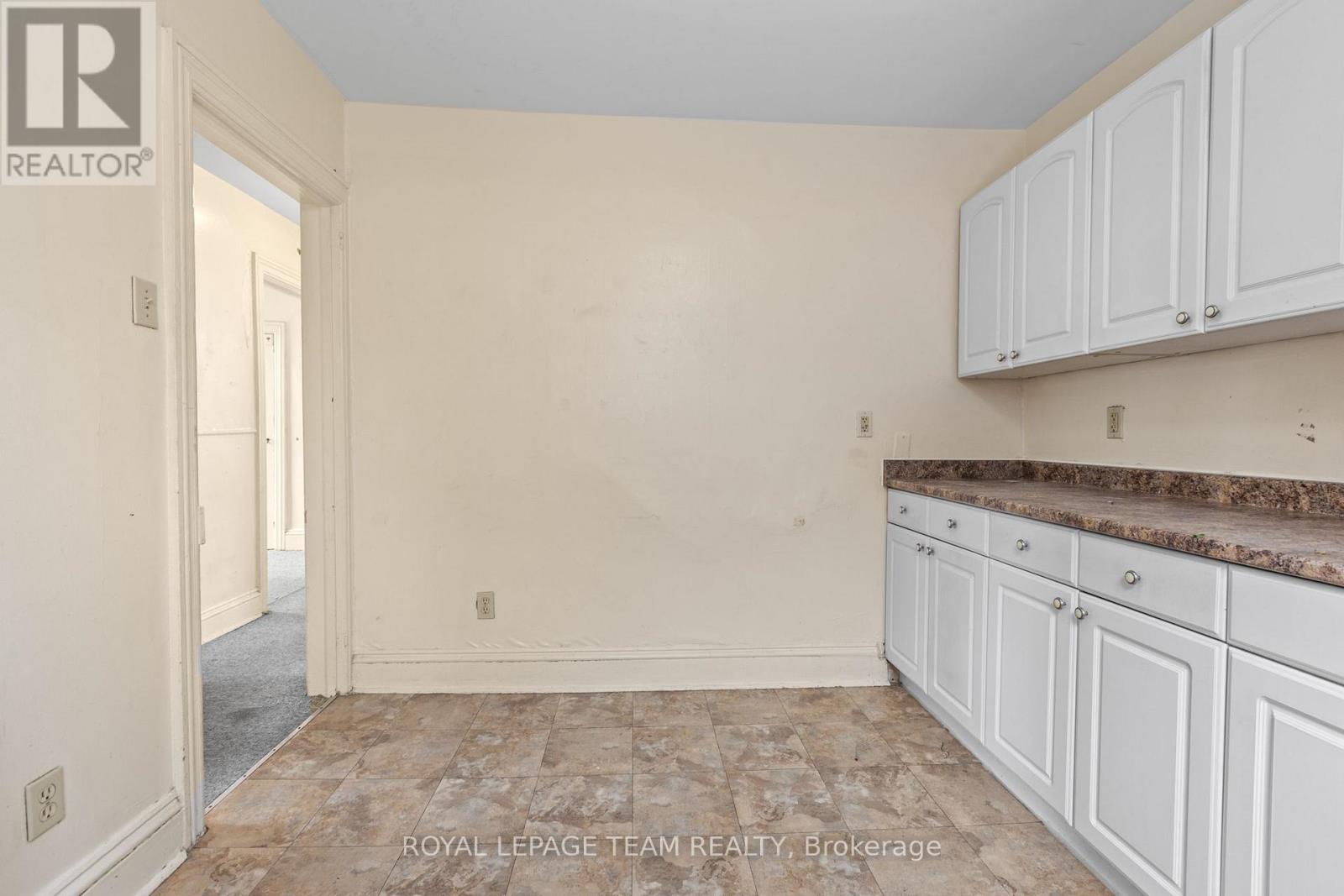 498 GLADSTONE AVENUE - 24
