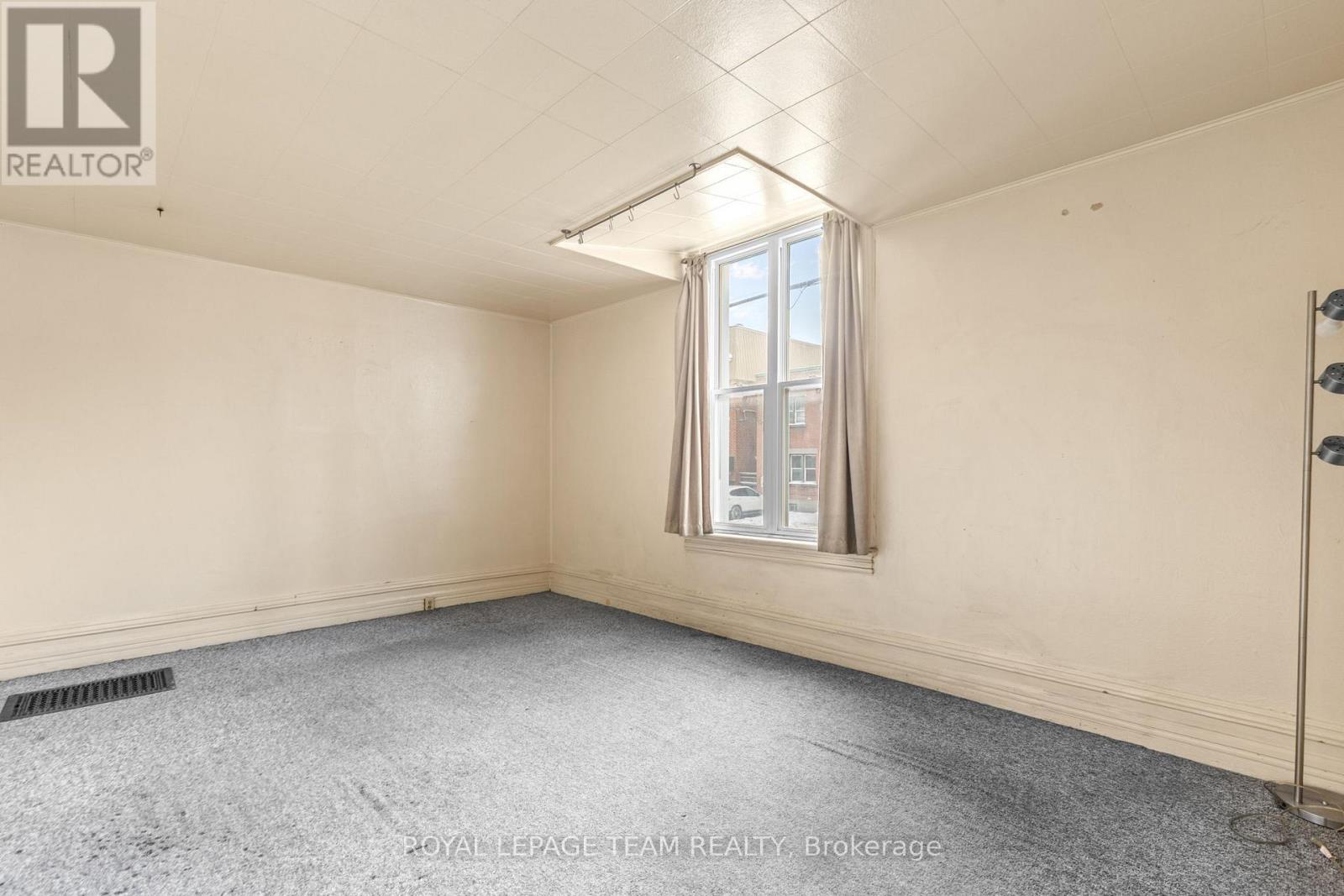 498 GLADSTONE AVENUE - 8