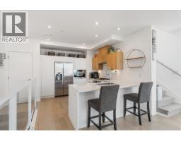 Kitchen - 105 1720 Fairfield Rd, Victoria, BC V8S1G3 Photo 9