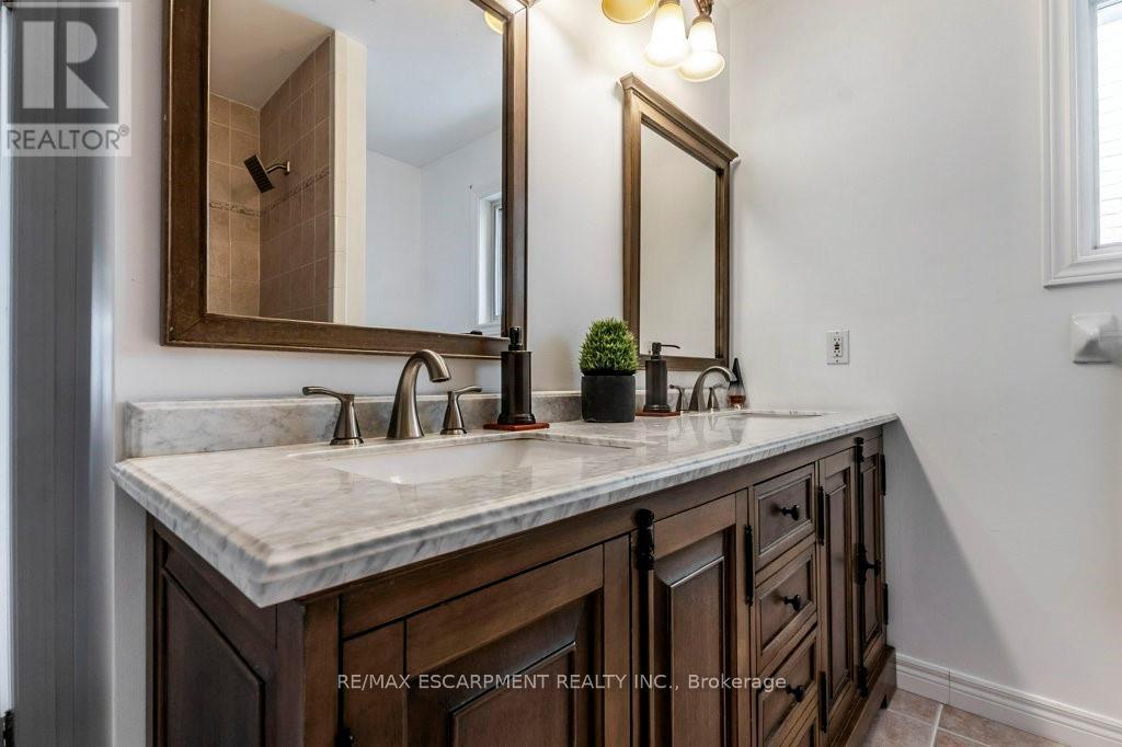 62 SPADARA DRIVE - 27