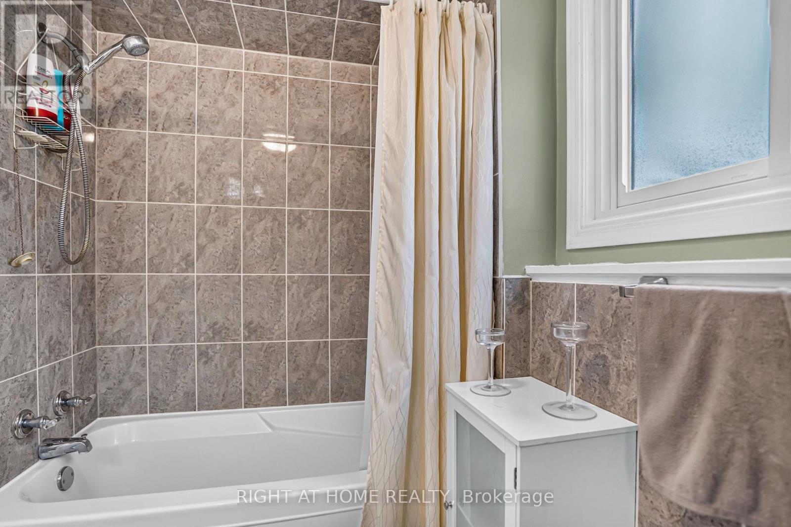 234 THUNDERBIRD DRIVE - 22