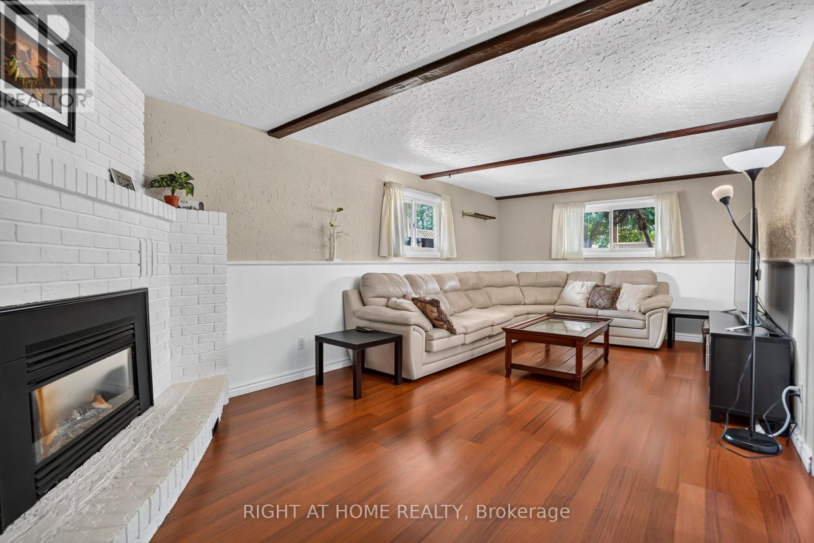 234 THUNDERBIRD DRIVE - 24