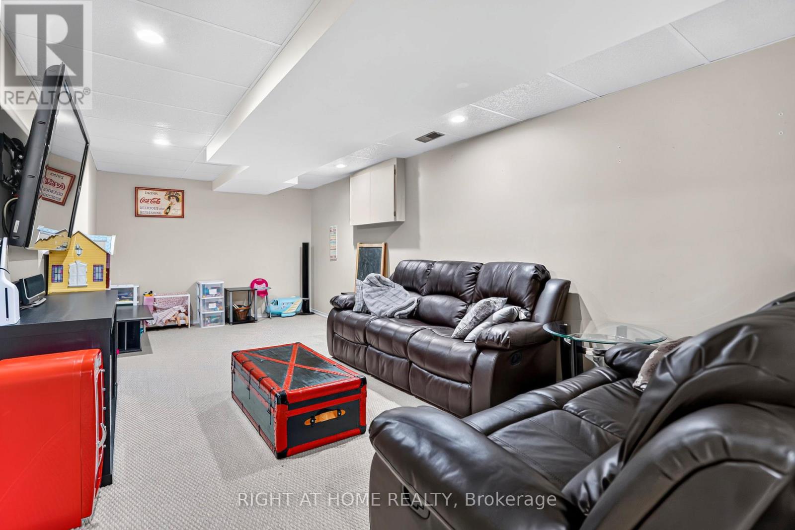 234 THUNDERBIRD DRIVE - Image 26