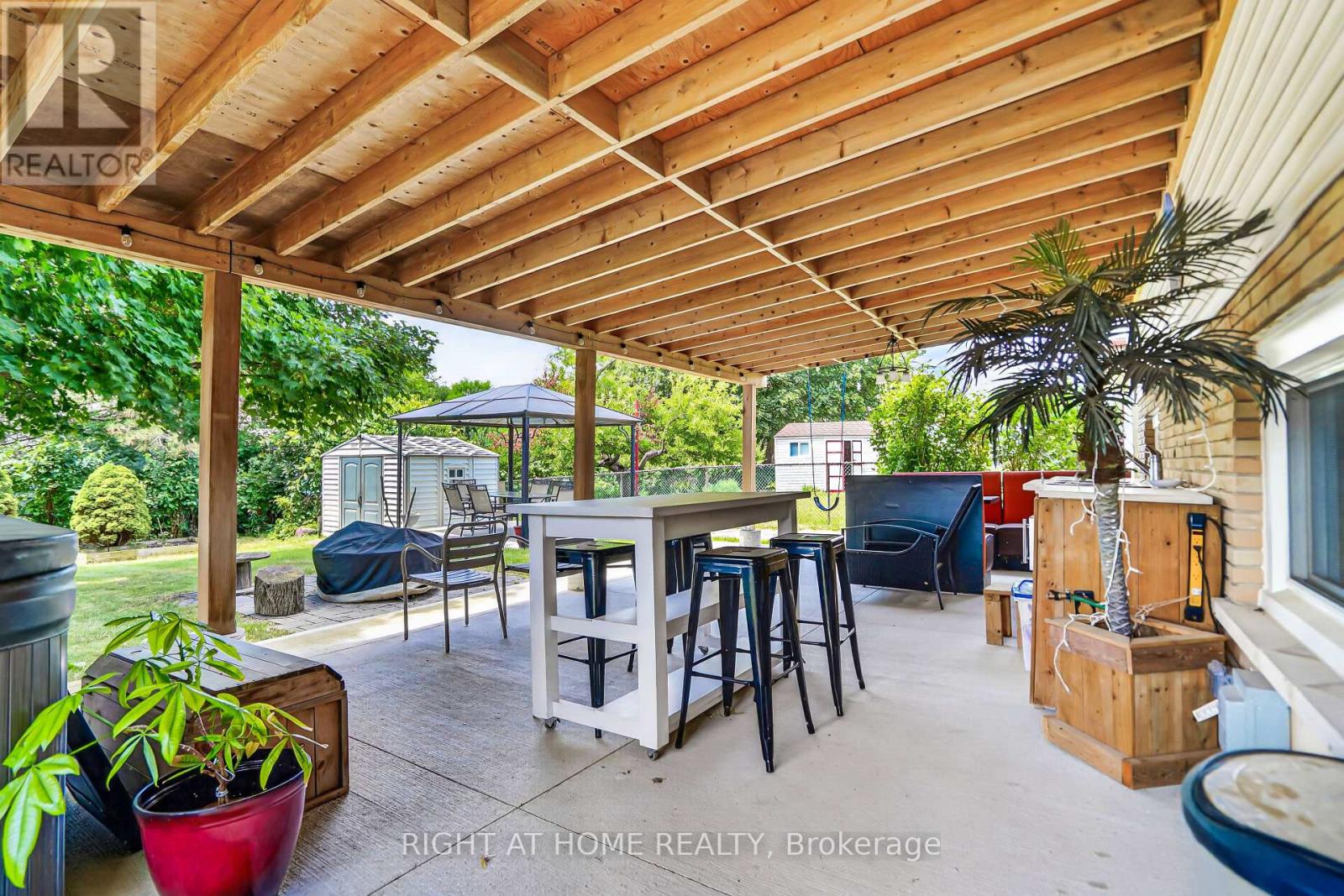234 THUNDERBIRD DRIVE - 31