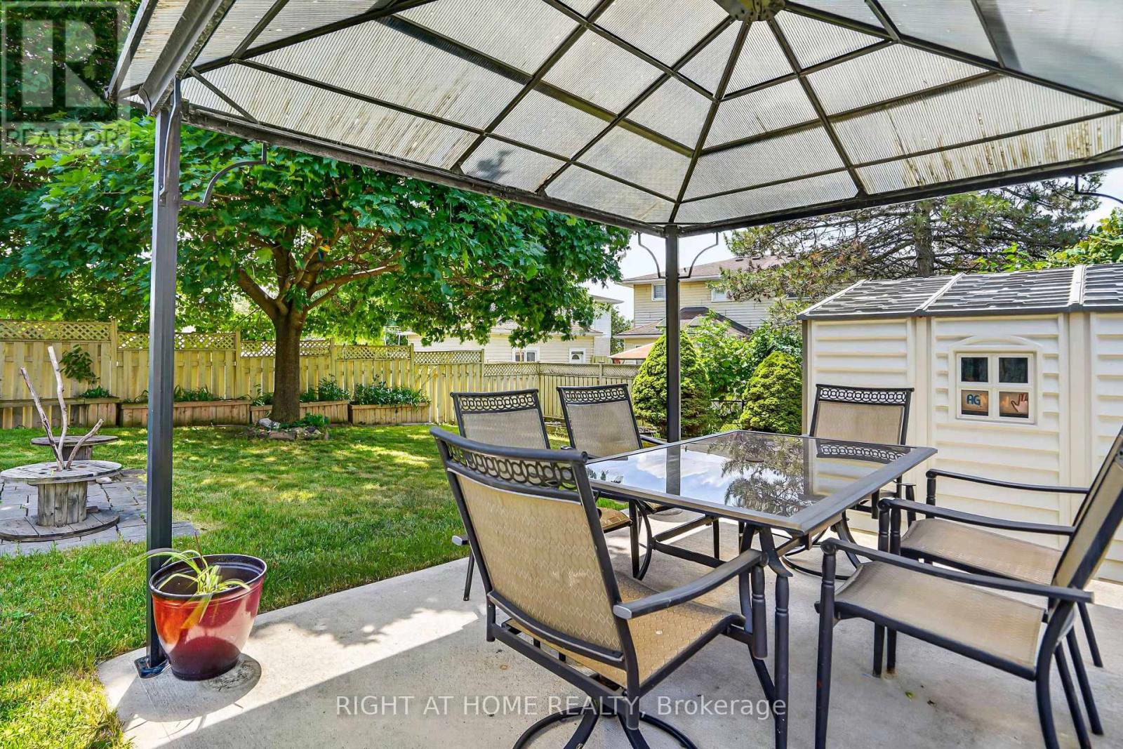 234 THUNDERBIRD DRIVE - 33