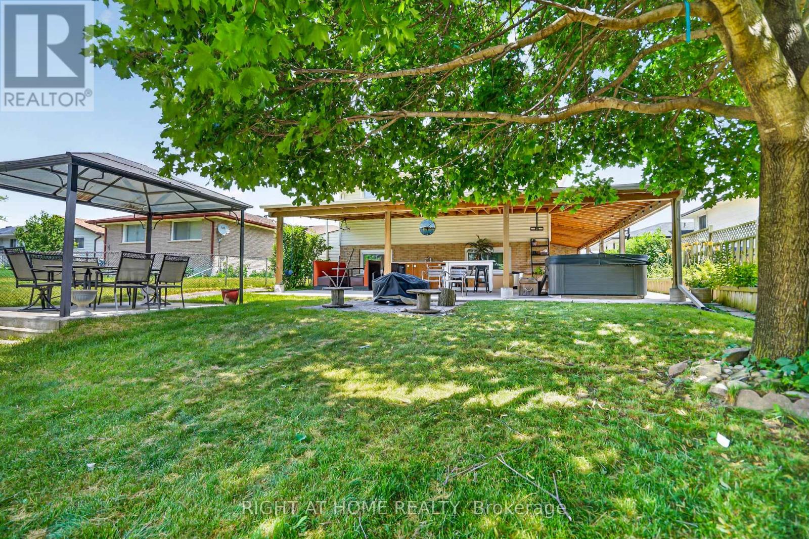 234 THUNDERBIRD DRIVE - 34