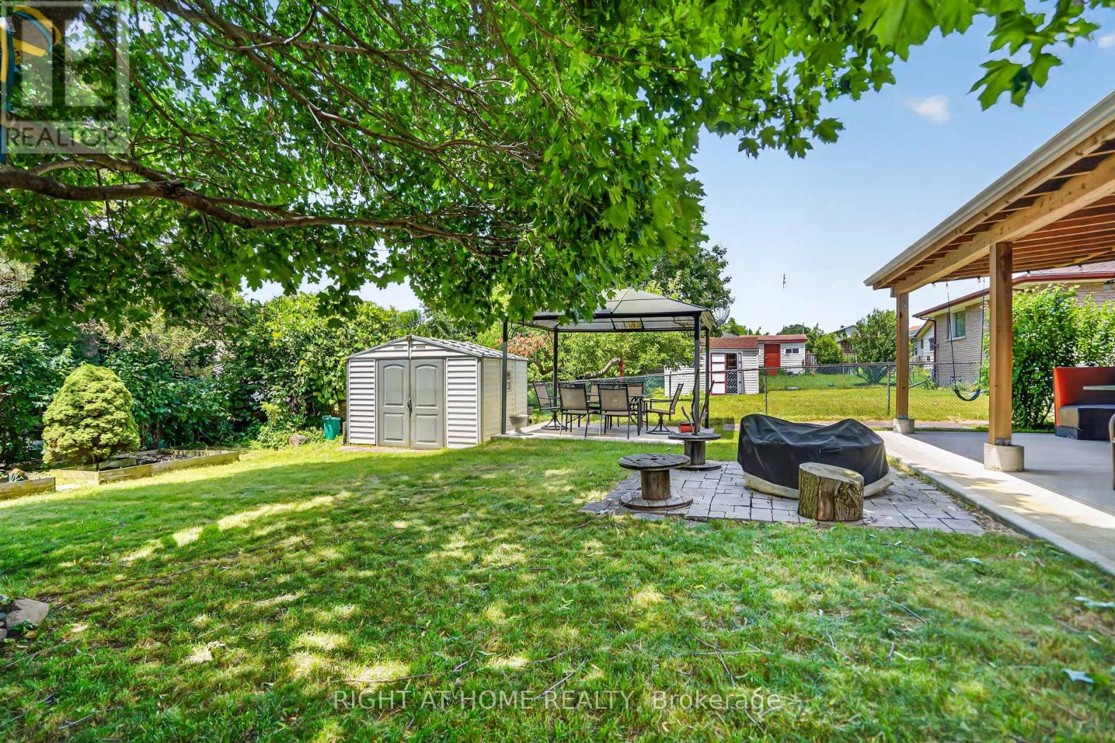 234 THUNDERBIRD DRIVE - 35
