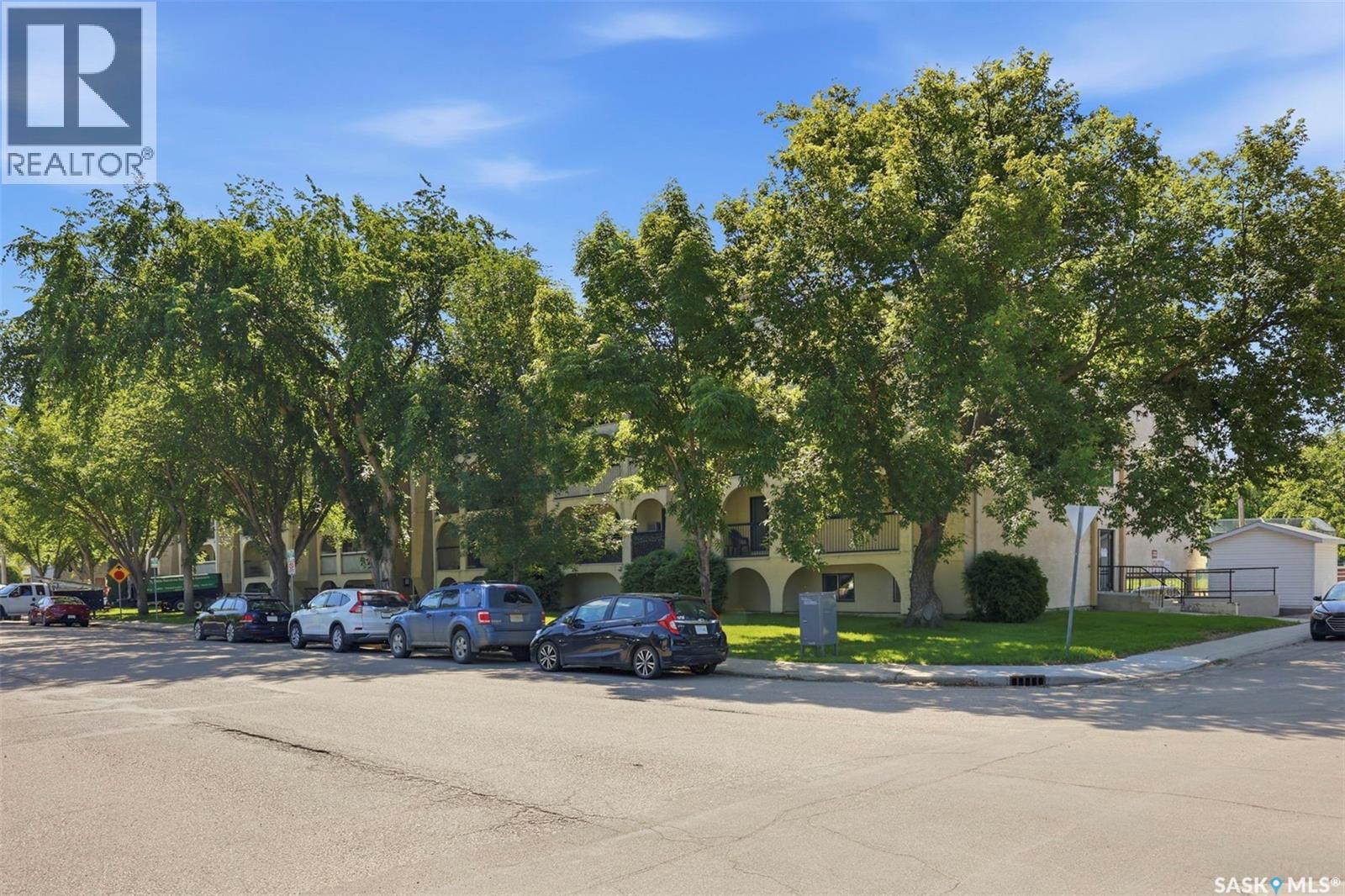 410 610 Hilliard STREET W - photo 2