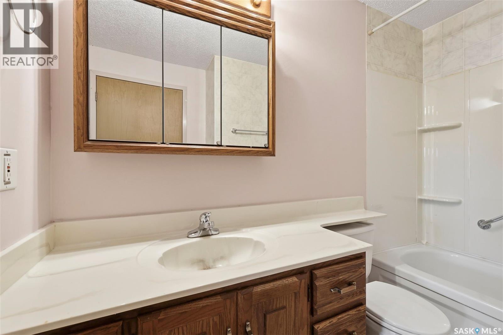 410 610 Hilliard STREET W — photo 22