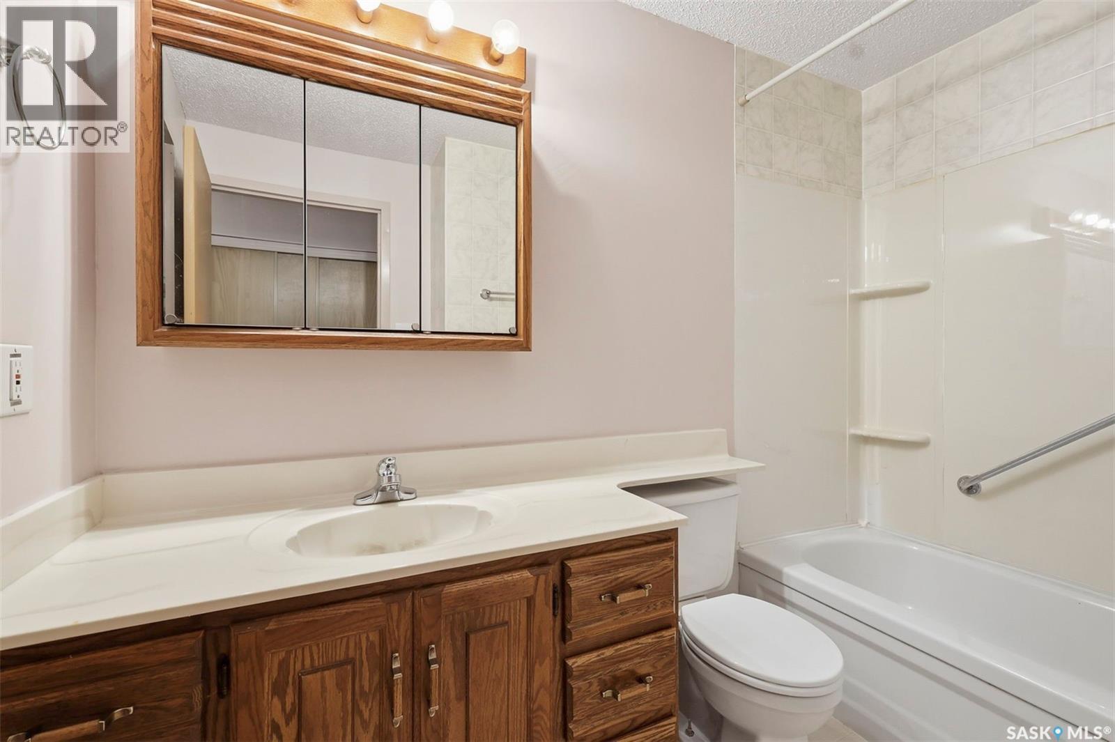 410 610 Hilliard STREET W — photo 24