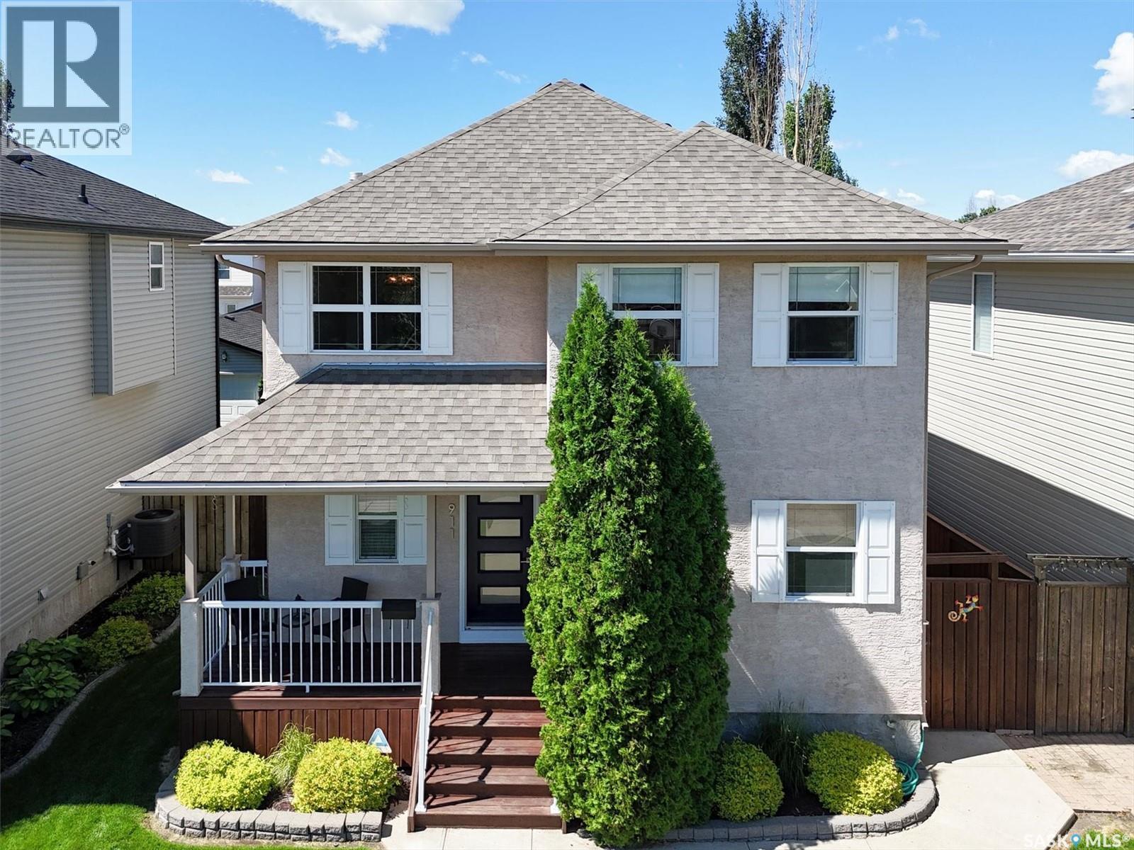 911 MAGUIRE CRESCENT - 1