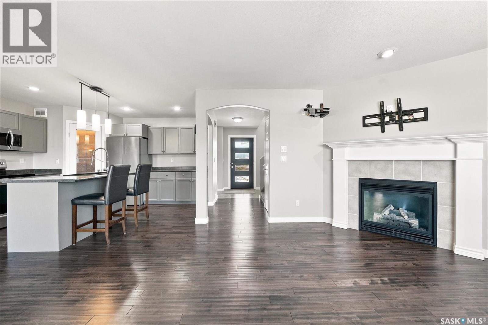 911 MAGUIRE CRESCENT - 3