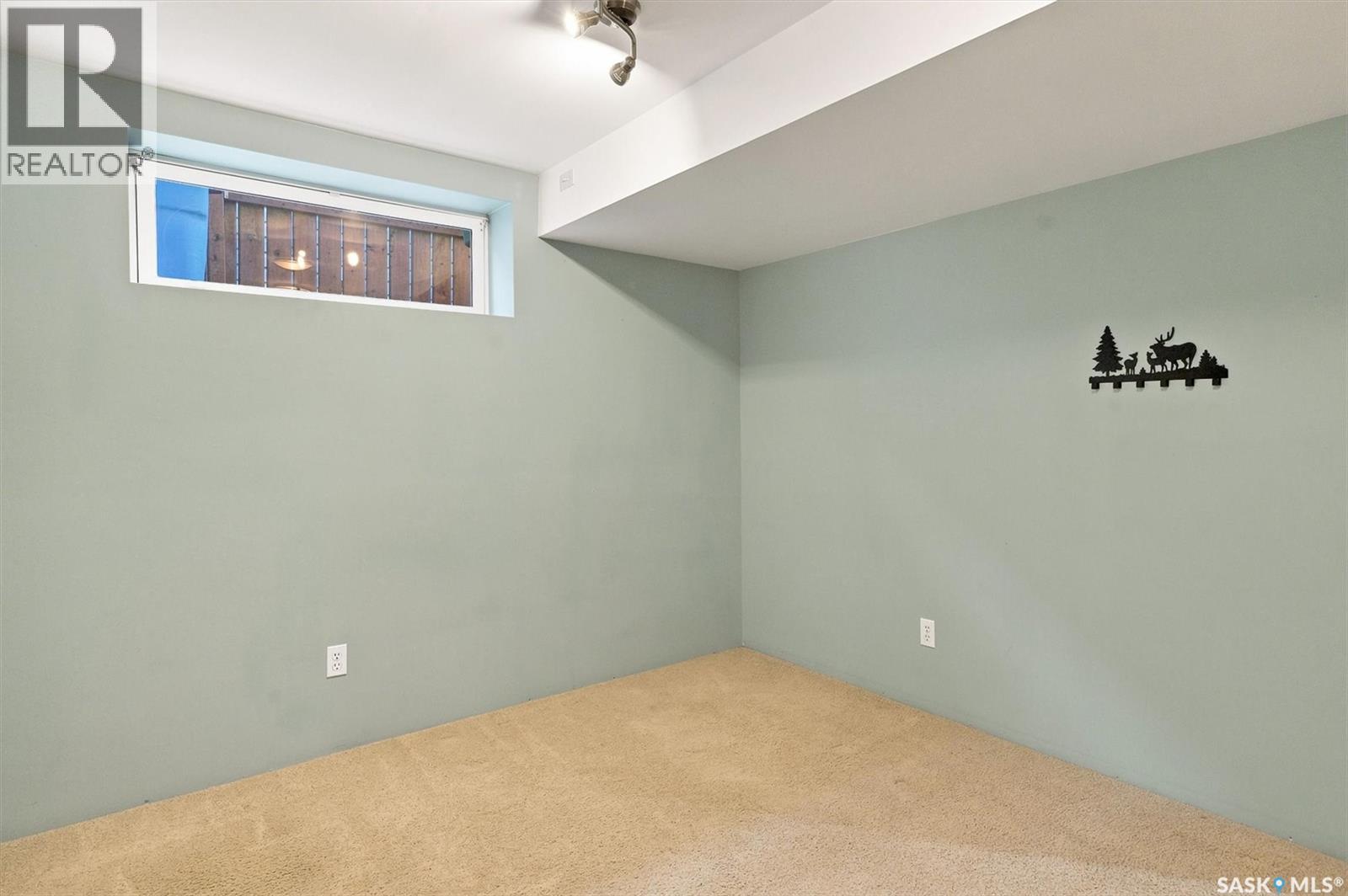 911 MAGUIRE CRESCENT - 34