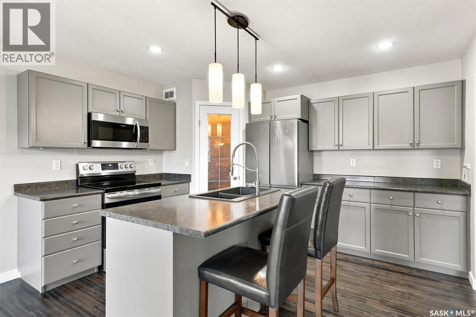 911 MAGUIRE CRESCENT - 4
