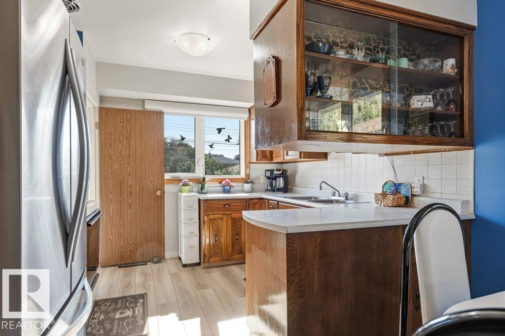 10235 74 ST NW - 23