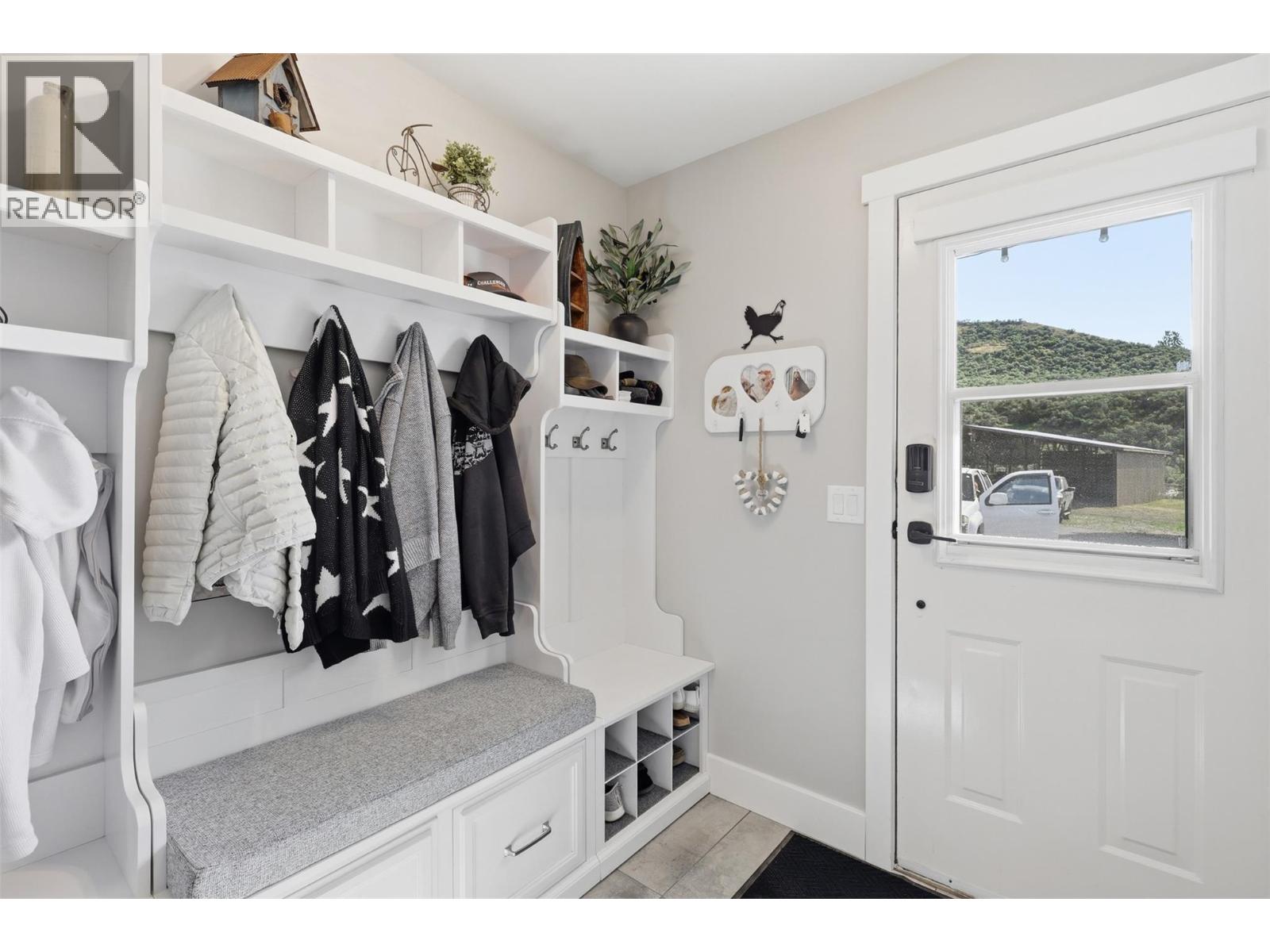 3335 SHUSWAP Road - 36
