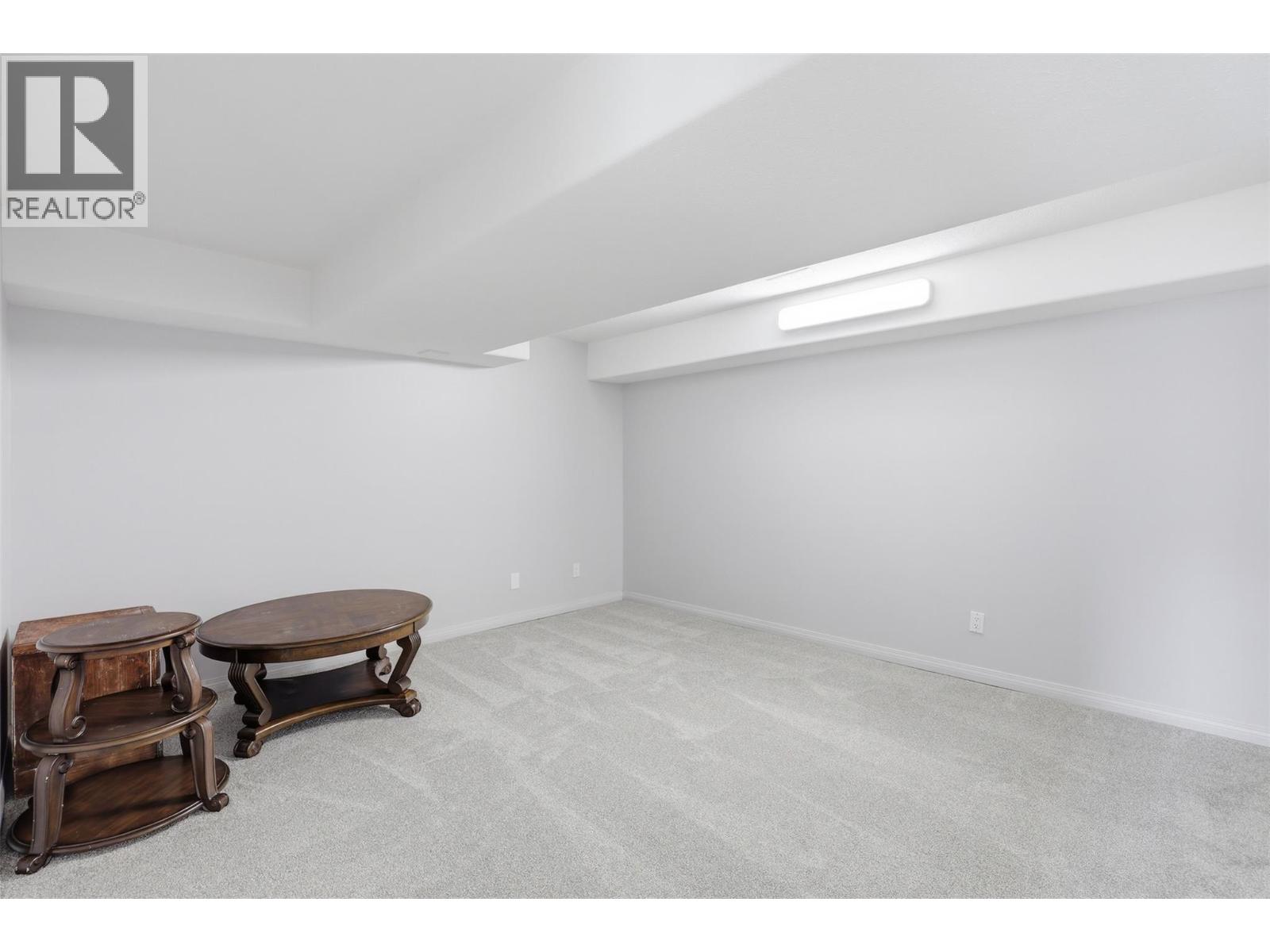 3335 SHUSWAP Road - 44
