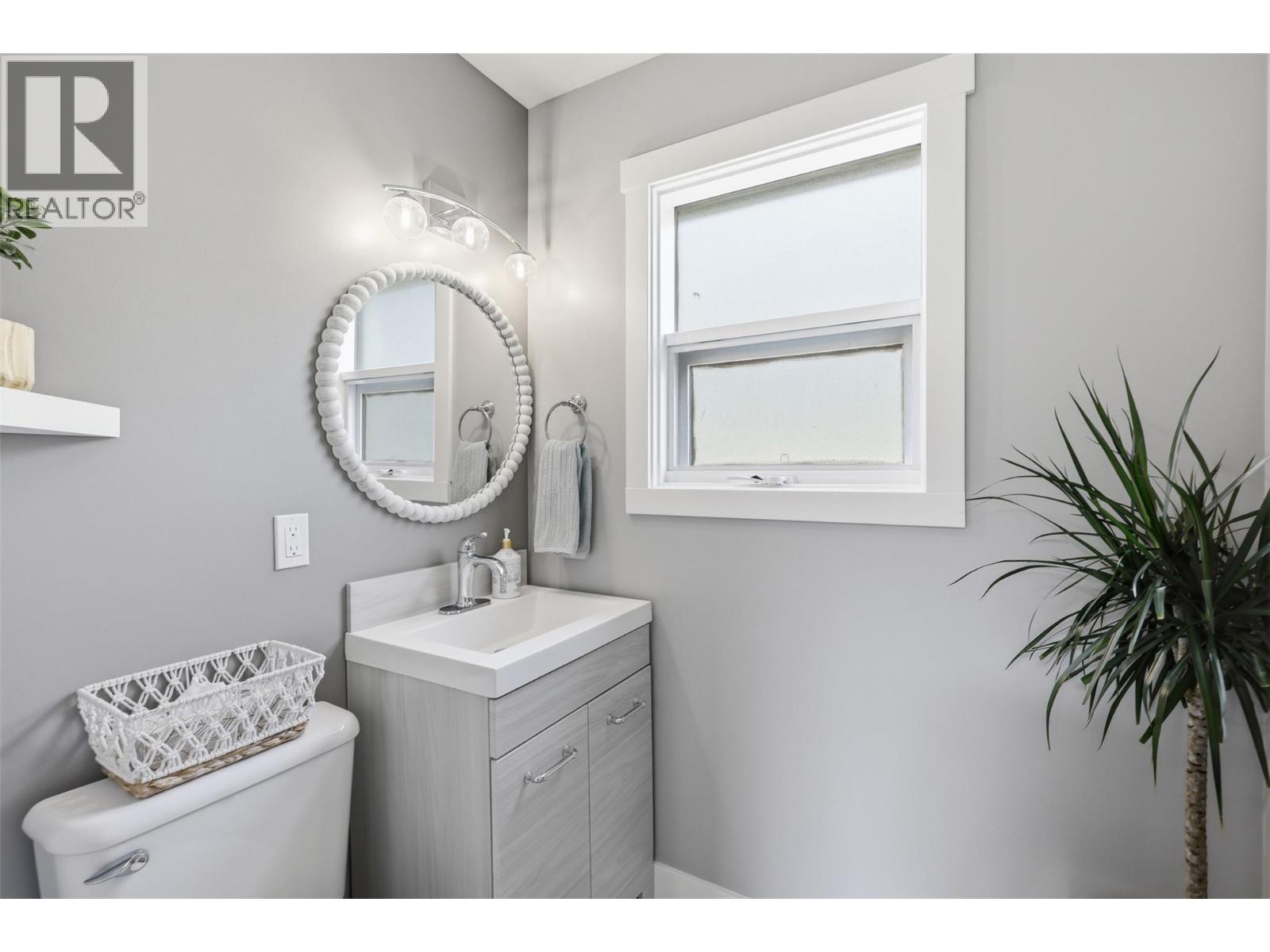 3335 SHUSWAP Road - 34