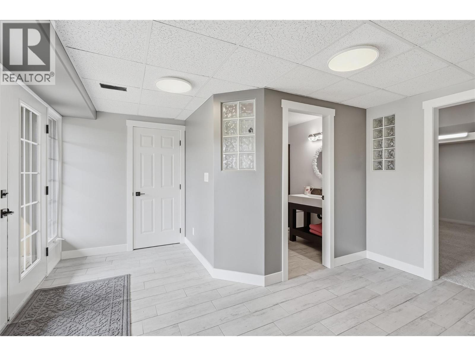 3335 SHUSWAP Road - 47