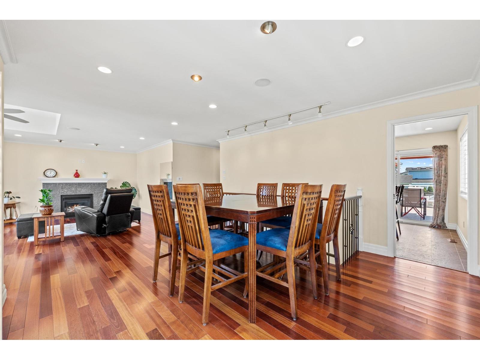 952 KENT STREET, White Rock