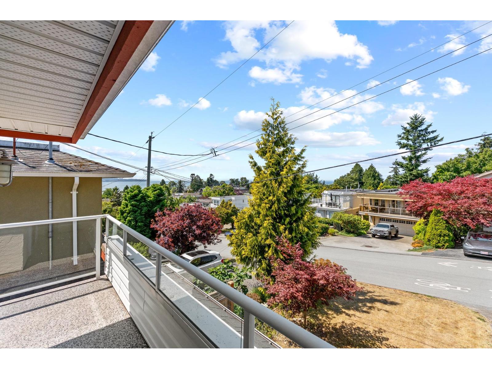 952 KENT STREET, White Rock