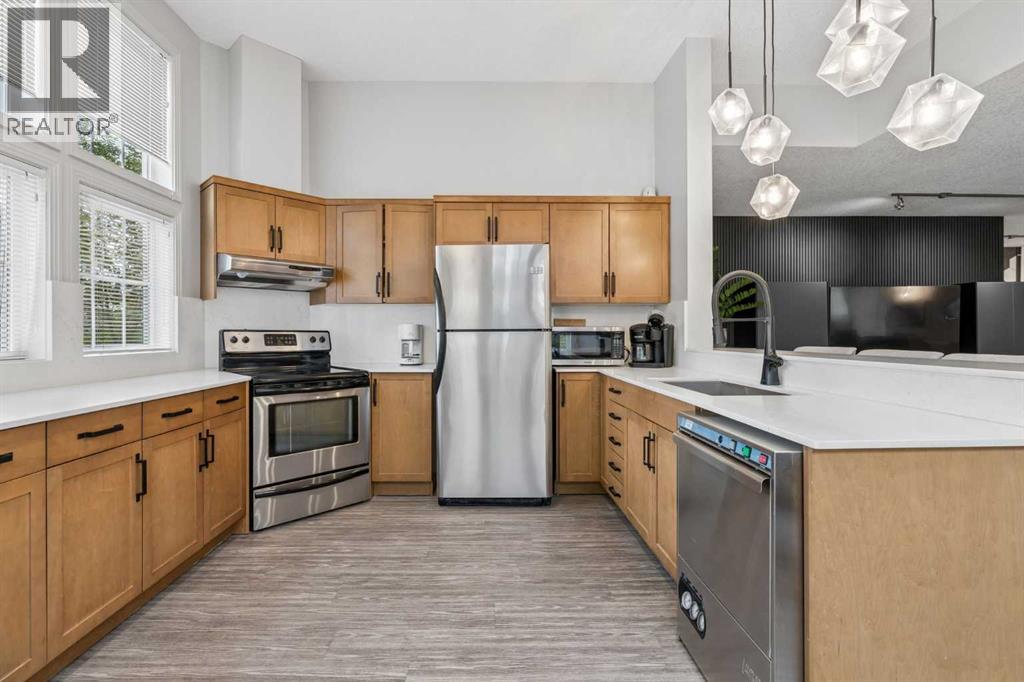 #216 70 Royal Oak Plaza NW - 18