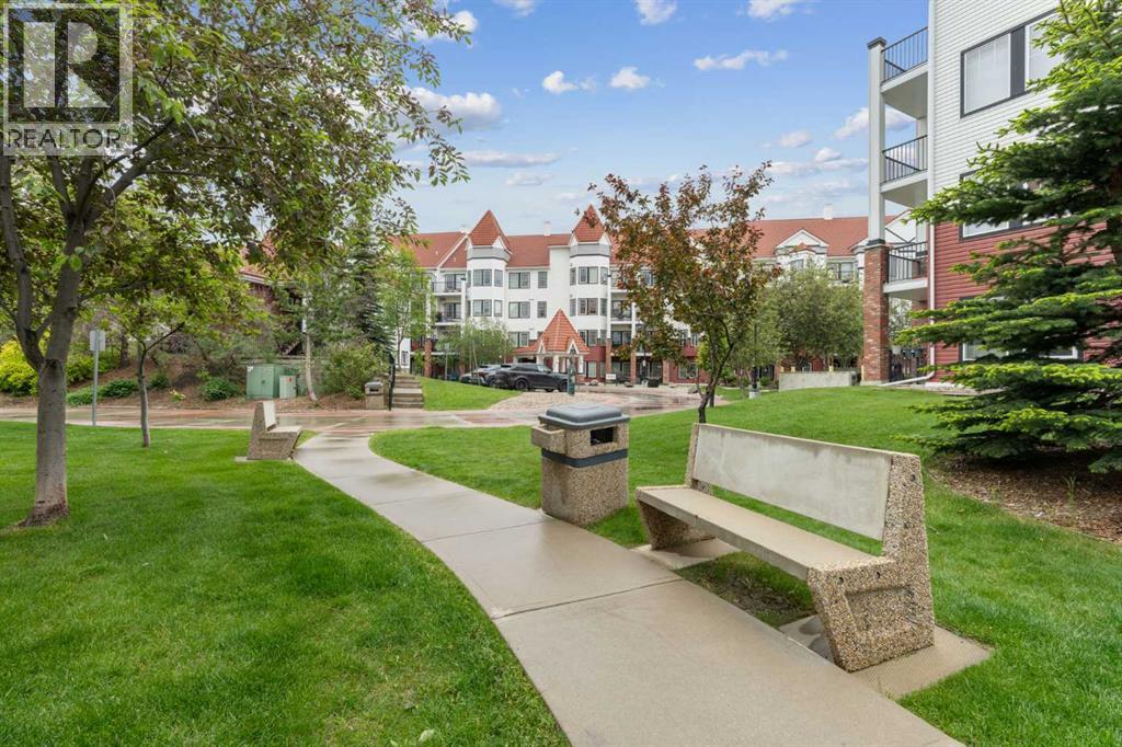 #216 70 Royal Oak Plaza NW - 20